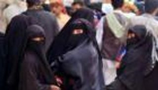 "دواعش" الحوثي .. قيود تطوق عنق "المرأة" اليمنية