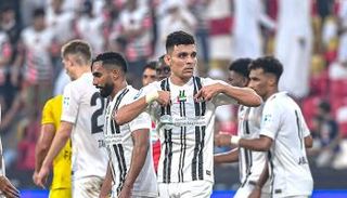 أشرف بن شرقي لاعب الجزيرة الإماراتي
