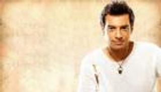 إيهاب توفيق يطرح أحدث أغنياته "عندي ليكي" (فيديو)