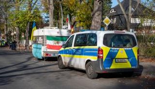 حافلة الاحتجاج باتت في حماية الشرطة