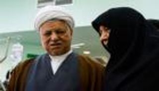 "أوقف الإساءة للسجناء".. زوجة رفسنجاني تشكو لخامنئي معاناة ابنتها