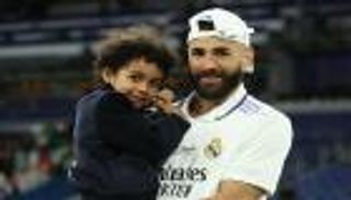 شقيق إبراهيم.. هل ينتظر كريم بنزيما مولودا جديدا؟