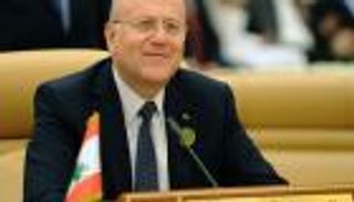 ميقاتي يرفض قبول توقيع عون لاستقالة الحكومة