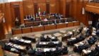 الفراغ يتسلم مفاتيح القصر في لبنان.. ومطالب بانعقاد برلماني دائم