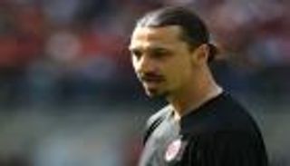 "فرنسا تحتاجني".. إبراهيموفيتش يسخر من ميسي وزملائه