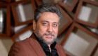 فنان مصري يتهم أحد جيرانه بتسميم كلابه (صور)