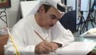 محمد مندي.. خطاط إماراتي يدمج بين الخط الصيني والعربي لتوفير إلهام لإبداعاته