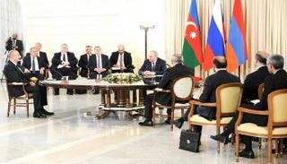 جانب من القمة الثلاثية في سوتشي