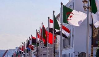 أعلام الدول العربية ترفرف في شوارع الجزائر