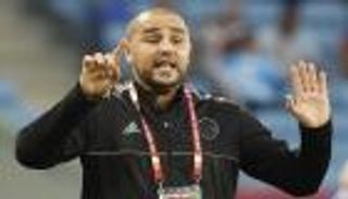 "لن تندموا".. رسالة حاسمة من "رجل بلماضي" لمزدوجي الجنسية