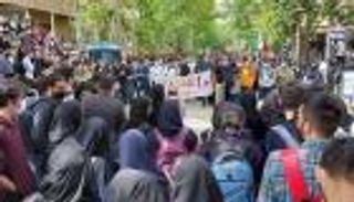 احتجاجات إيران.. 288 قتيلاً والصحفيون والأطباء في عين العاصفة