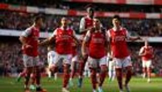 فانتازي الدوري الإنجليزي.. رهان مجنون يمنح مشجعين قميص نجم أرسنال