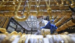 تراجع أسعار الذهب في سوق الذهب