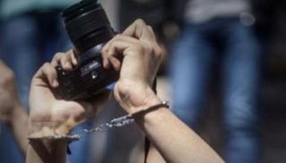 الصحفيون يتعرضون لانتهاكات على يد المليشيات