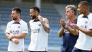 الموعد والملعب.. تفاصيل مباراة نجوم النصر والهلال ضد باريس سان جيرمان