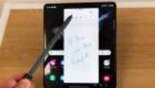 خطط سامسونج.. هواتف قابلة للطي مدعومة بفتحة S Pen