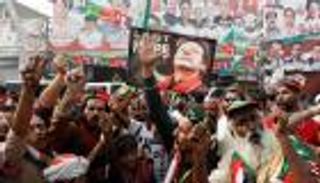 "ضوضاء" وقت الأذان.. اعترافات منفذ هجوم عمران خان