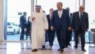 لافروف يزور المدرسة الروسية في أبوظبي