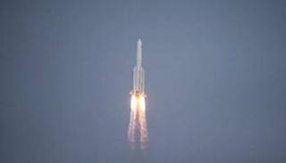 الصاروخ الصيني لحظة إطلاقه