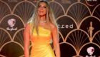 ريم مصطفى تروي قصة أغرب "حضن" مع كريم عبدالعزيز