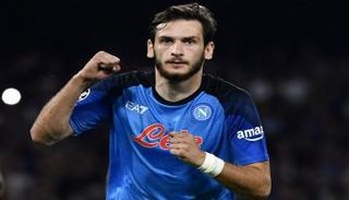 خفيتشا كفاراتسخيليا نجم نابولي