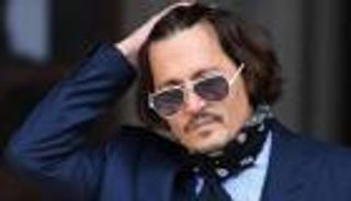 جوني ديب يضع المغنية ريهانا في ورطة.. هجوم وحملات مقاطعة