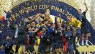 فرنسا تدافع عن كأس العالم بمساعدة من الأوبرا