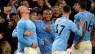 والده لم يسلم منه.. هالاند يدهس 3 أساطير بركلة قاتلة (فيديو)