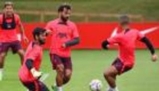 أليسون يخطف الجائزة الكبيرة من صلاح