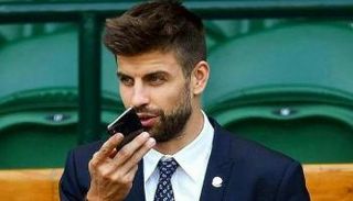 جيرارد بيكيه مدافع برشلونة المعتزل