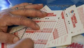 جائزة اليانصيب تنتظر سعيد الحظ- أرشيفية