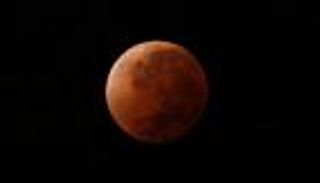 خسوف كلي للقمر الثلاثاء.. ماذا عن العالم العربي؟