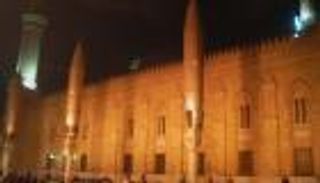 اندلاع حريق في عمارة أمام مسجد الحسين.. هل تضرر الجامع؟