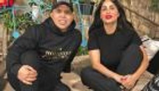 لم يحذفه.. حقيقة فيديو مثير للجدل جمع عمر كمال وندى الكامل