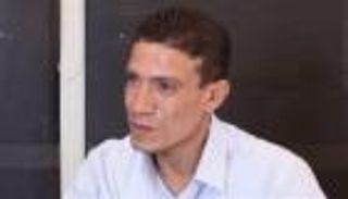 هل أدمن عامل واقعة الكشري الطرد؟.. طبيب نفسي يجيب لـ"العين الإخبارية"