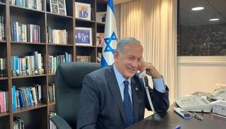 نتنياهو أثناء الاتصال مع بايدن