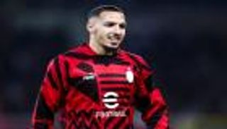 بسبب أزمة التجديد.. إسماعيل بن ناصر يخسر  "معركة الأزياء" في ميلان