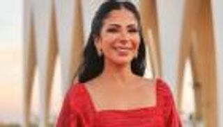 منى زكي والحاجة صيصة.. حكاية مسلسل تحاصره الشكوك