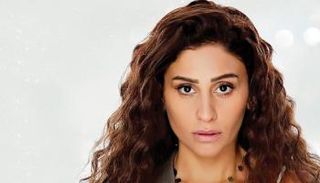 الفنانة دينا الشربيني