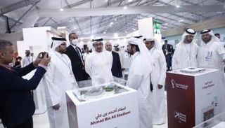 عبدالله بن زايد يتفقد جناح قطر في COP 27