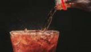 احذر.. تناول المشروبات الغازية يقلل مستوى الخصوبة لديك