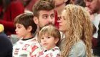 بعد اعتزال بيكيه.. هل قررت شاكيرا الهروب بطفليها إلى أمريكا؟