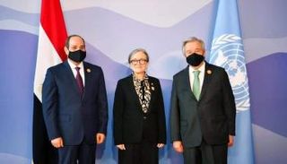 رئيس الوزراء التونسية تتوسط الأمين العام للأمم المتحدة والرئيس المصري