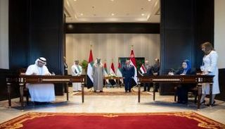 الإمارات ومصر توقعان اتفاقية لإنشاء محطة طاقة رياح
