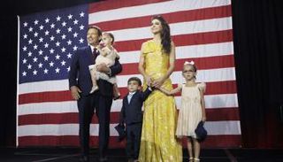 ديسانتيس وعائلته فى خطاب النصر