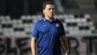 بإعجاز واعتذار.. حسام البدري ينهي مشواره مع وفاق سطيف (فيديو)