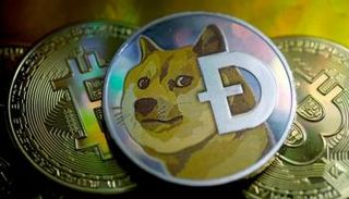 تراجع أسعار بيتكوين ودوجكوين