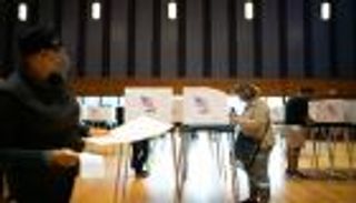 الأمريكيون يحذرون: ديمقراطيتنا مهددة