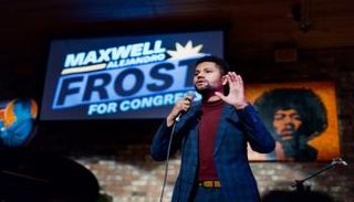 الشاب ماكسويل فروست 