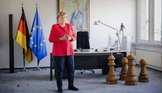 أنجيلا ميركل في مكتبها الجديد